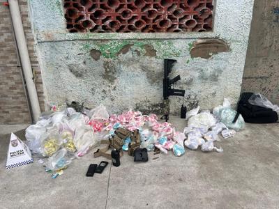 PM faz operação na Vila Vintém, zona Oeste do Rio, e prende 5 suspeitos
