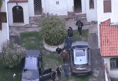 Polícia desarticula central de golpes em mansão de luxo em SP