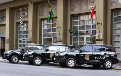 Polícia faz operação contra quadrilha acusada de extorquir dinheiro por nudes