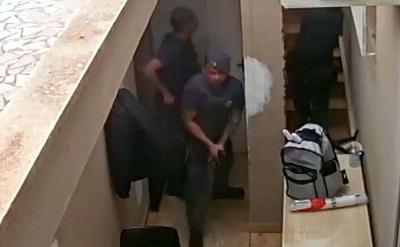 Dois policiais militares são presos por homicídio após confundirem segurança com assaltante em Piracicaba