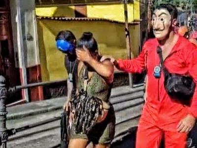 No Rio, policiais disfarçados se infiltram em blocos e prendem dupla de ladrões