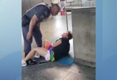 Policial militar agride jovem em estação de metrô de SP