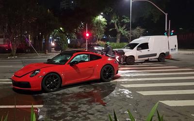 Porsche Carrera avaliada em R$ 950 mil se envolve em acidente na Zona Oeste de SP