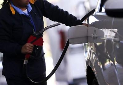 "Desoneração da gasolina é descabida", diz economista