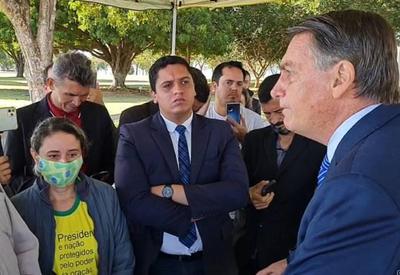 Bolsonaro reage à investigação no TSE e diz que Barroso "presta desserviço"