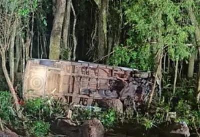 Músicos ficam feridos após acidente com van de banda em Santa Catarina