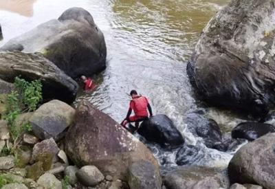 Busca por criança de 9 anos que caiu em rio de Santa Catarina dura 48h 