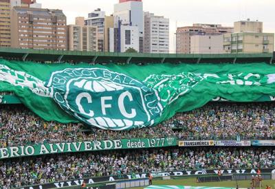 Torcedor cai da arquibancada do estádio do Coritiba 