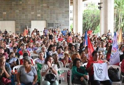 Professores da rede estadual de Minas Gerais decidem entrar em greve em março