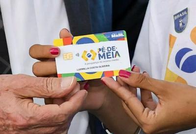 Pé-de-Meia será pago ainda este mês, diz ministro da Educação