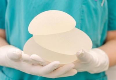 Sancionada lei que garante troca de implante mamário para paciente com câncer 