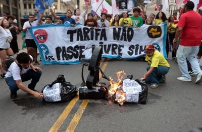 Protesto contra aumento da tarifa no transporte termina com ao menos 2 detidos em SP