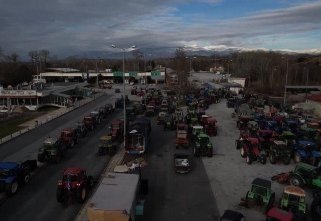 Primeiro-ministro da Grécia se reúne com agricultores após protestos contra acordo com Mercosul
