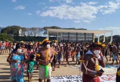 Indígenas fazem protesto contra marco temporal em frente ao STF