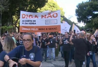 Funcionários do Sesc e do Senac protestam contra projeto de lei