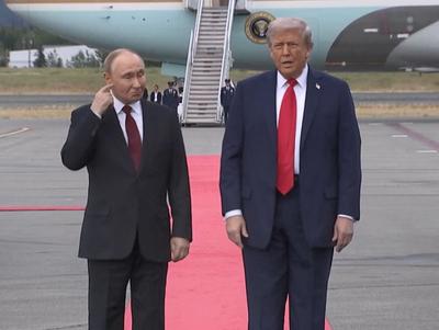 Vídeo: Putin é questionado se vai parar de matar civis ao chegar no Alasca para encontro com Trump 