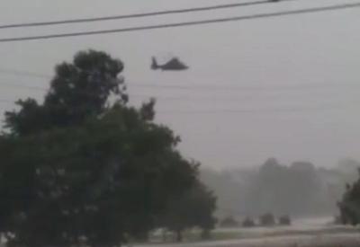 Vídeo: Helicóptero do Exército cai próximo a rio no interior do Amazonas