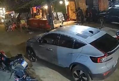 Quatro criminosos invadem quiosque em Paraty e matam policial