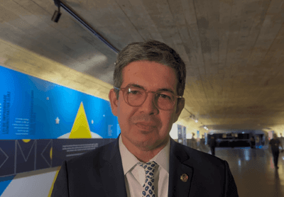 Randolfe nega crise e diz que conversa entre Lula e Alcolumbre ocorrerá “em algum momento”