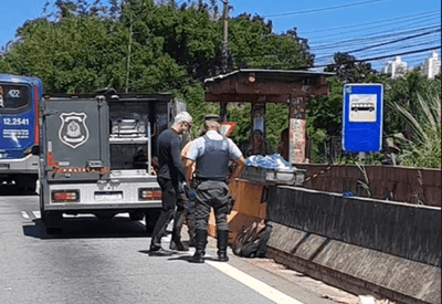 Homem é assassinado durante assalto em ponto de ônibus da rodovia Raposo Tavares