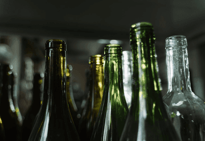Reciclagem de garrafas de vidro ajuda a combater falsificação de bebidas em São Paulo