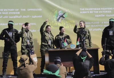 Hamas liberta mais 4 reféns israelenses após acordo de cessar-fogo