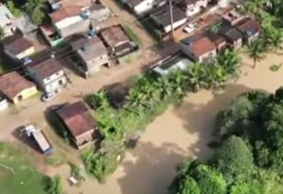 Chuva causa estragos e deixa moradores ilhados no grande Recife