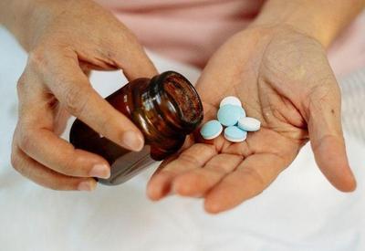 Saúde abre consulta sobre inclusão de remédio contra a covid-19 no SUS