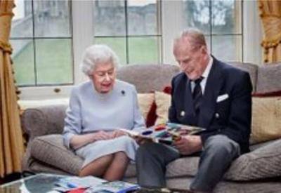 "Dias melhores voltarão", afirma rainha Elizabeth nas redes sociais