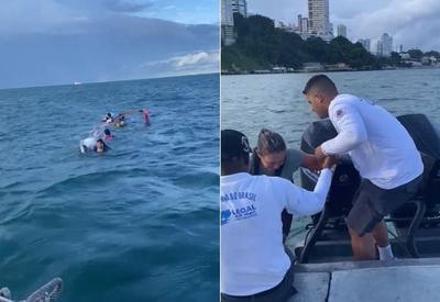 7 pessoas são resgatadas pela Marinha após canoa alagar na Bahia