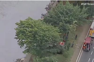 Helicóptero do SBT flagra resgate em rio no centro de São Paulo