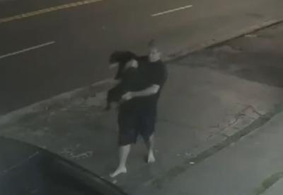 Casal invade casa e rouba cachorro em São Paulo