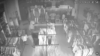 Loja do Corinthians é invadida e criminosos furtam camisas na zona leste de SP