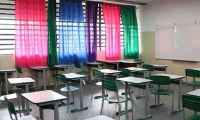 Professores da rede estadual de São Paulo aprovam greve em abril