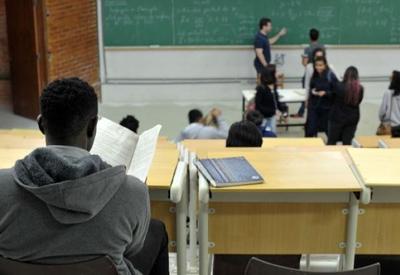 Universidade públicas com aulas presenciais tiveram as melhores notas no Enade