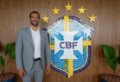 Presidente da CBF diz que pediu para interromper produção de camisa vermelha da seleção