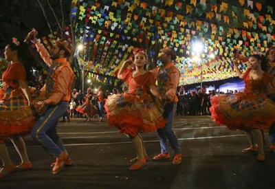 Dia de São João: com tradições, devotos celebram o santo festeiro