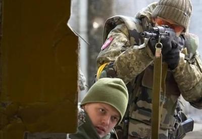 Rússia amplia ataques e bombardeia três novas cidades na Ucrânia
