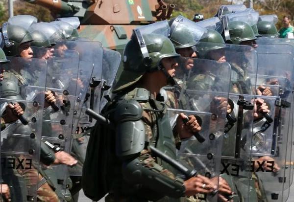 Imagem da notícia: Exército quer impor clima de normalidade e evita choque diplomático após ataque à Venezuela