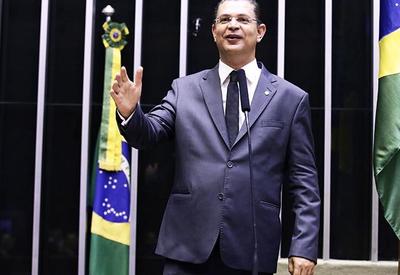 Líder da bancada evangélica busca posição da maioria sobre Ribeiro