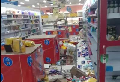 Vídeo: supermercado é saqueado no Rio de Janeiro