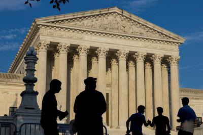Trump quer demitir diretora do Fed, mas ex-líderes econômicos alertam Suprema Corte sobre riscos