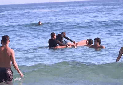  Projeto leva surfe a pessoas com deficiência e transforma vidas no Rio
