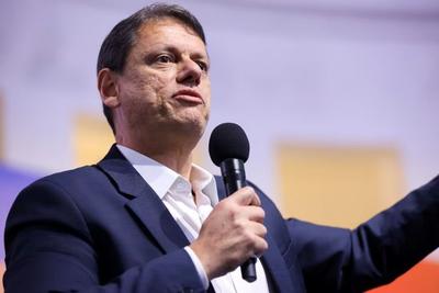 Tarcísio dispara e assume liderança isolada na corrida pelo governo de SP, diz Datafolha 