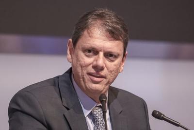 Tarcísio tentará articular prisão domiciliar para Bolsonaro durante viagem a Brasília