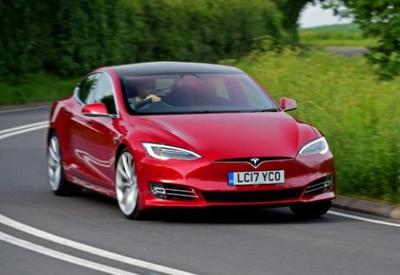 Tesla retira 675.000 carros na China e nos Estados Unidos