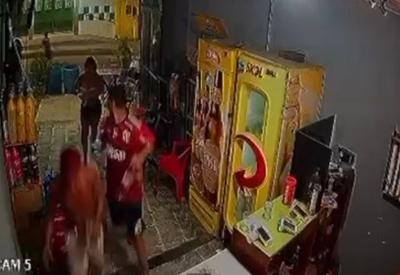 Tiroteio em bar de Nova Iguaçu deixa dois mortos e feridos; facção de Peixão é suspeita