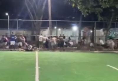 Tiroteio em campo de futebol no Rio de Janeiro deixa um morto e um ferido