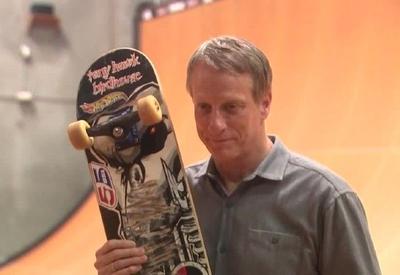 Skate usado por Tony Hawk em manobra histórica é leiloado por mais de R$ 6 milhões