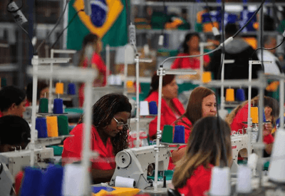 Brasil abriu 240 mil vagas de emprego formal em abril, diz Caged